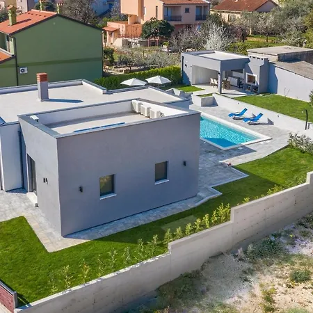 Mateo Villa Ližnjan
